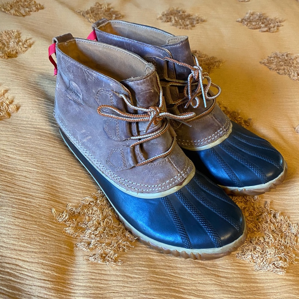 Sorel Brown and Black Duck Boots